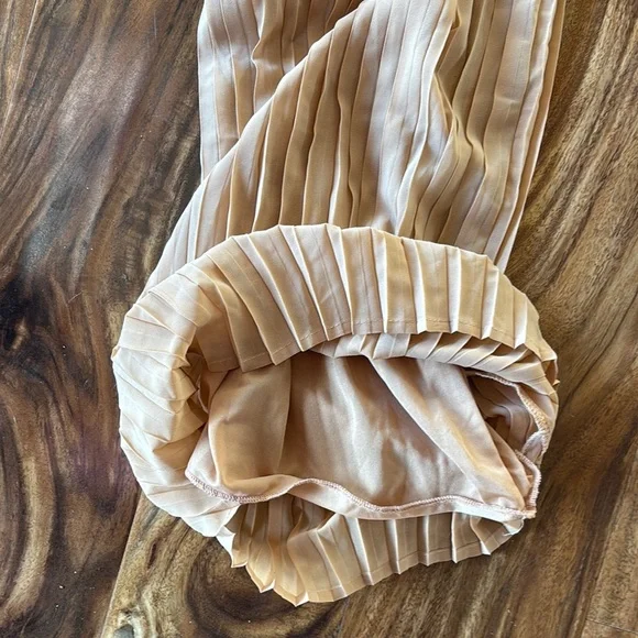 NWOT Pleated Tan Pants size XS - Picture 6 of 7